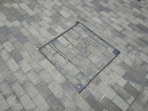 Люк под брусчатку Брус Ли Стальной 900*900 Люк под брусчатку Брус Ли Стальной 900*900