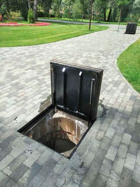 Люк под брусчатку Брус Ли Стальной 900*900 Люк под брусчатку Брус Ли Стальной 900*900